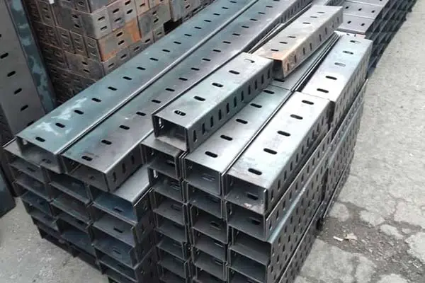 خدمات اجرای کار والپست و ناودانی منقطع علیپور در بندرعباس